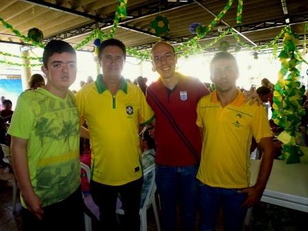 Antônio da Loja e Rodrigo Maiello prestigiam festa junina. 