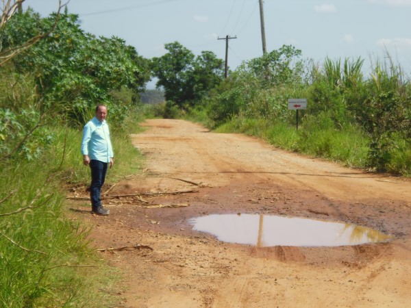 Vereador pede manutenção de estrada rural no Sapezeiro