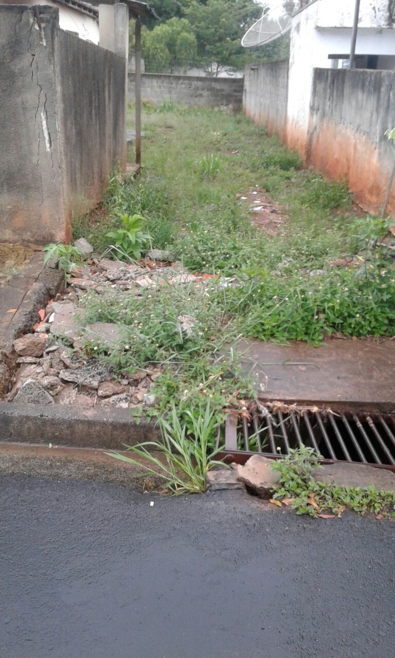 Atual situação da viela preocupa moradores da Vila Grego